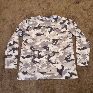 Nike Shirt Mens XL Gray Camo Dri Fit Pullover Long Sleeve Athletic Stretch Logo
